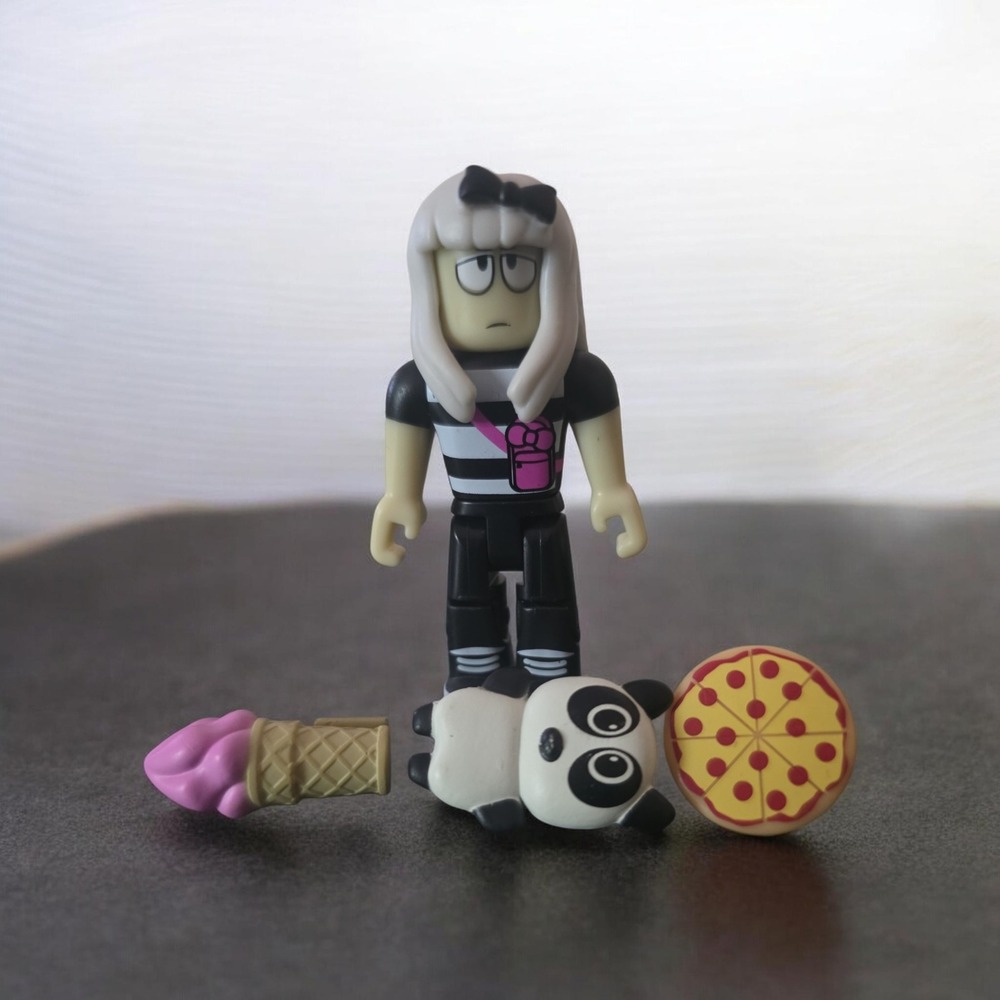 Roblox Celebrity Series 1 Queen‎ of the Night Figure with Panda Pizza Ice Cream